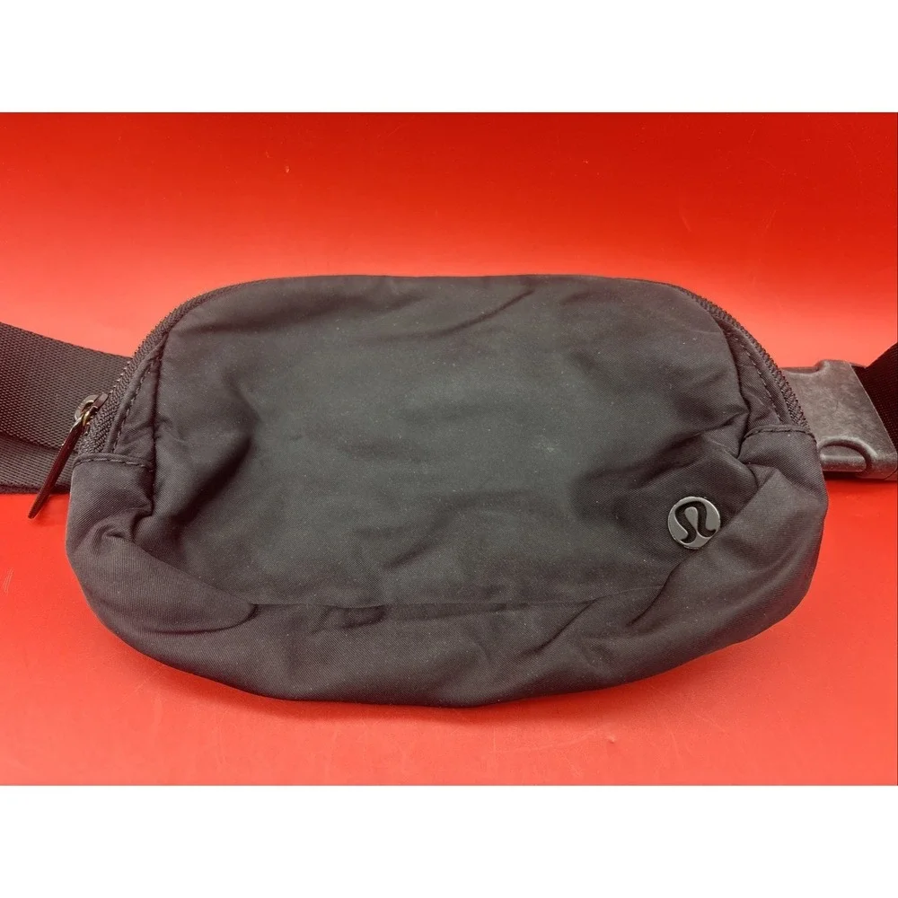 Lululemon Everywhere Belt Bag Pack Black Adjustable Strap